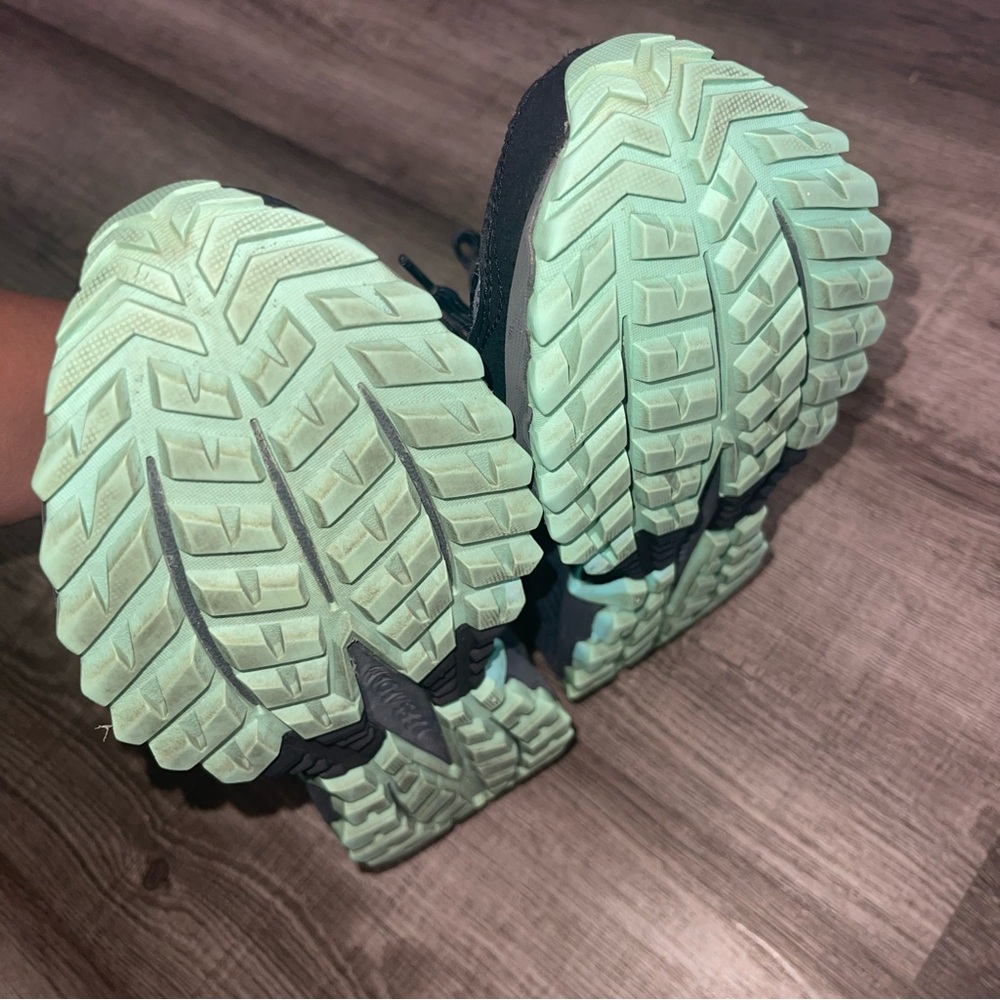 Saucony Women's Black and Mint Athletic Shoes - Picture 13 of 14